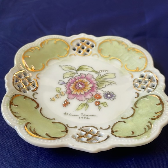 Pretty hand painted pierced porcelain small plate trinket - Picture 3 of 6